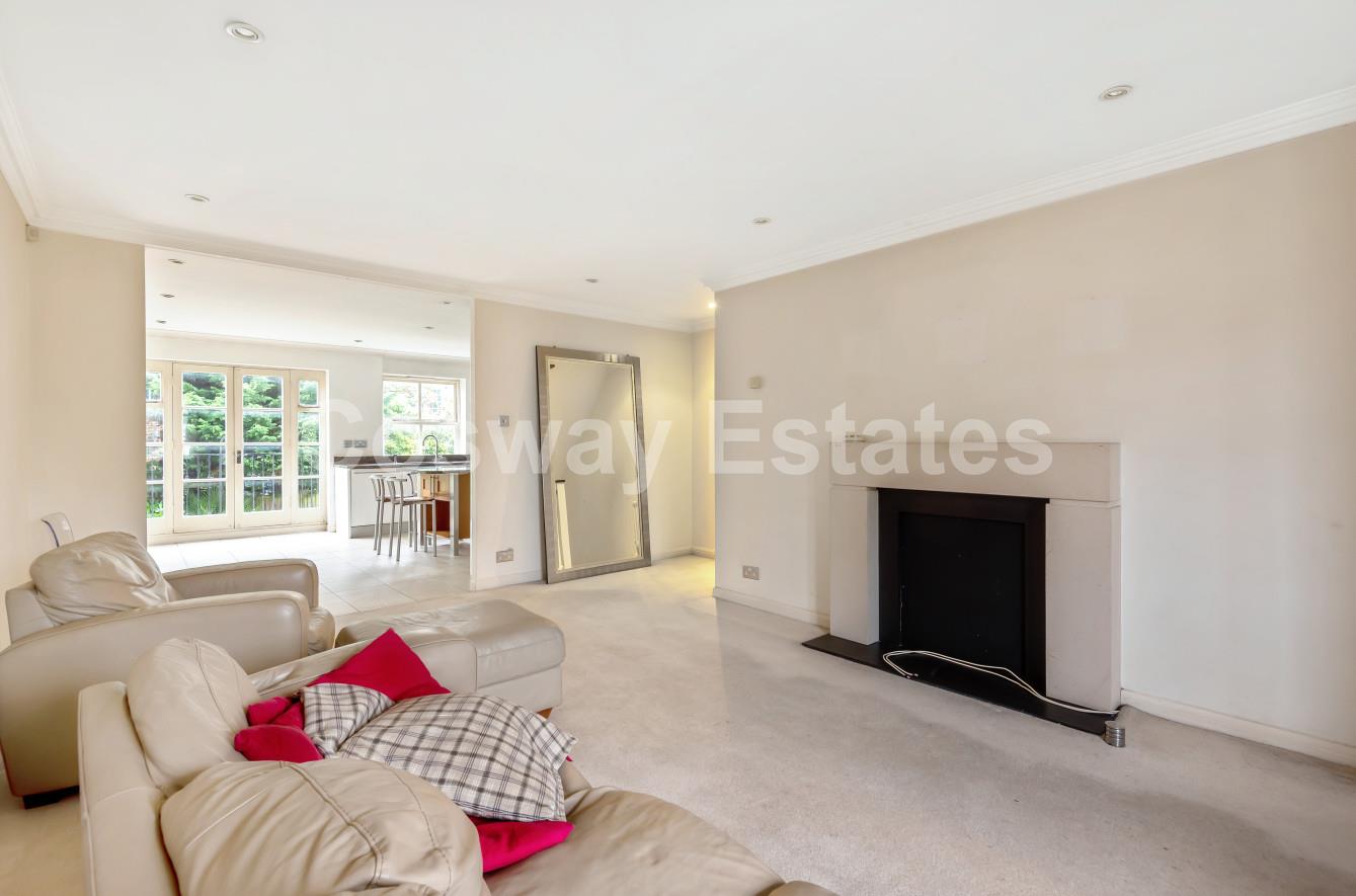 Goodwyn Avenue, Mill Hill